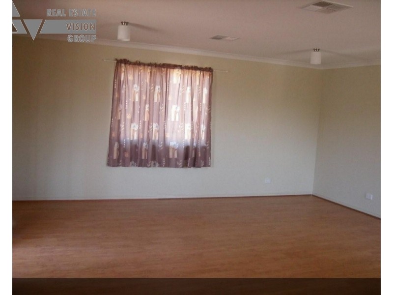 4 North St, Bluff QLD 4702