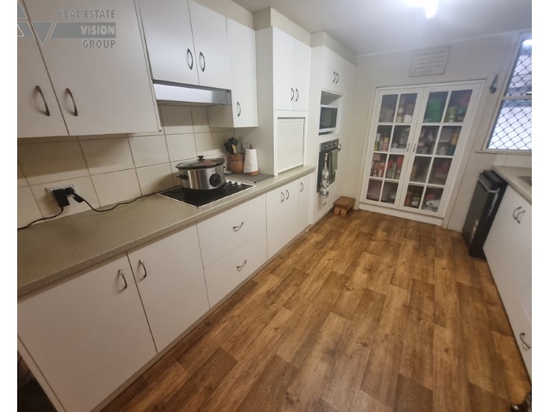 82 Main Street, Bluff QLD 4702