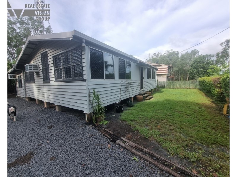 82 Main Street, Bluff QLD 4702