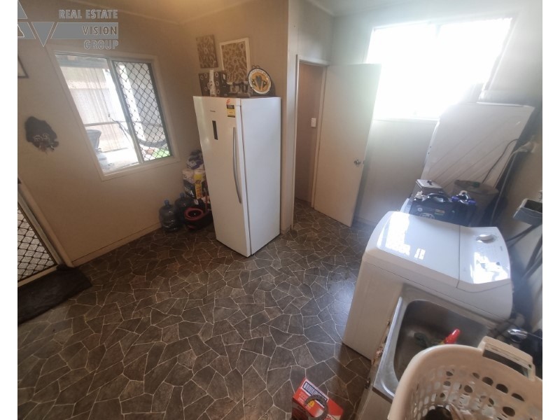 82 Main Street, Bluff QLD 4702