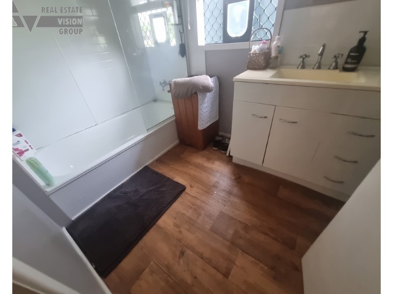 82 Main Street, Bluff QLD 4702