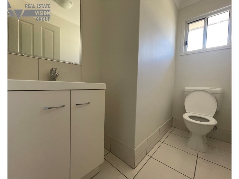 2/16 Pandanus Street, Blackwater QLD 4717