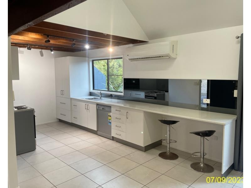 Unit 1/4 Border Drive, Cannonvale QLD 4802