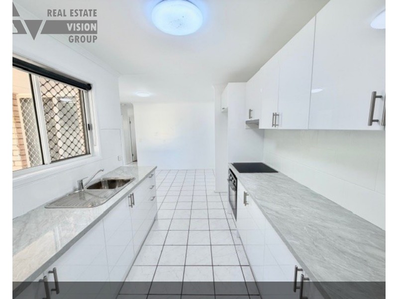18 Colleen Avenue St, Emerald QLD 4720