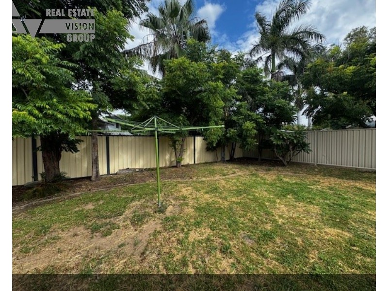18 Colleen Avenue St, Emerald QLD 4720