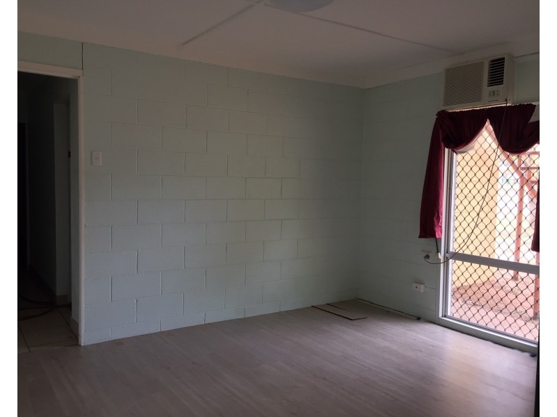 Unit 2/22 Wey St, Blackwater QLD 4717