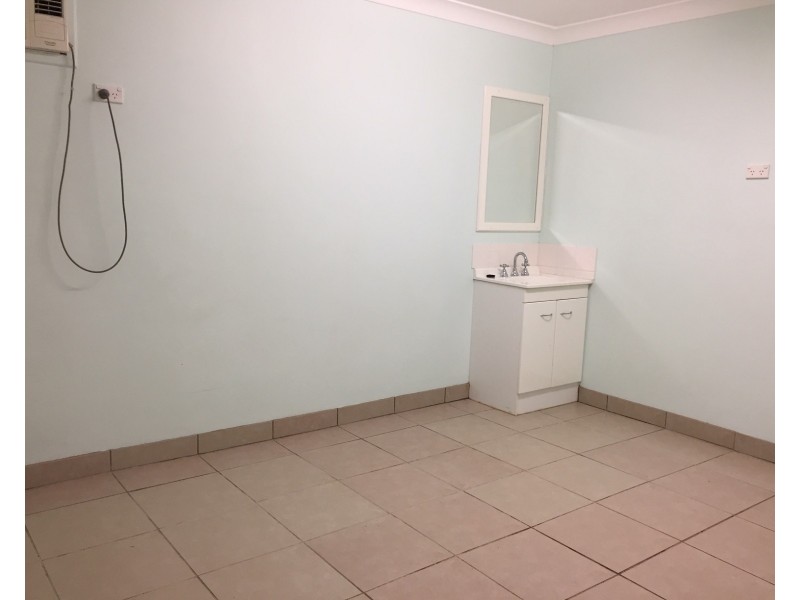 Unit 2/22 Wey St, Blackwater QLD 4717