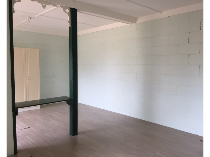 Unit 2/22 Wey St, Blackwater QLD 4717