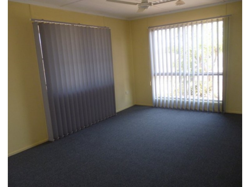 38 Wey St, Blackwater QLD 4717