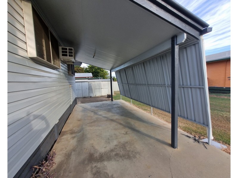 38 Wey St, Blackwater QLD 4717