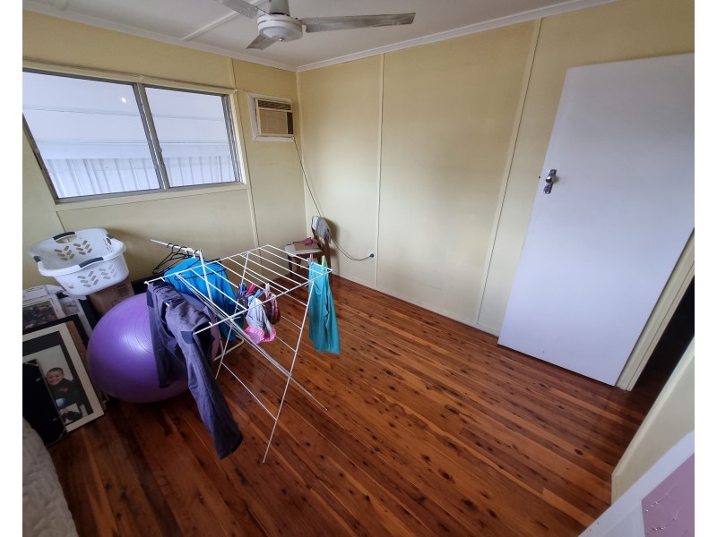 38 Wey St, Blackwater QLD 4717