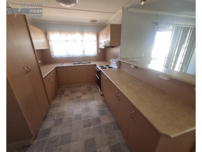 12 Arnold St, Blackwater QLD 4717