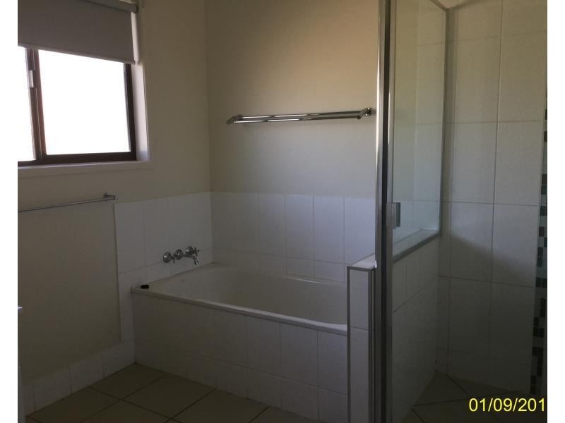 17 Walsh Ave, Blackwater QLD 4717