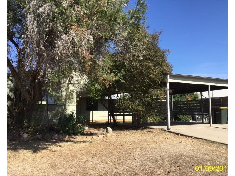 17 Walsh Ave, Blackwater QLD 4717