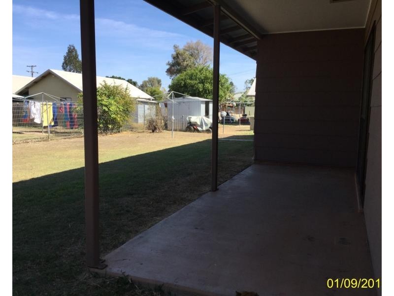 17 Walsh Ave, Blackwater QLD 4717