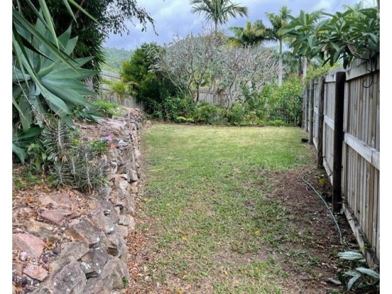 38 Manooka Dr, Cannonvale QLD 4802