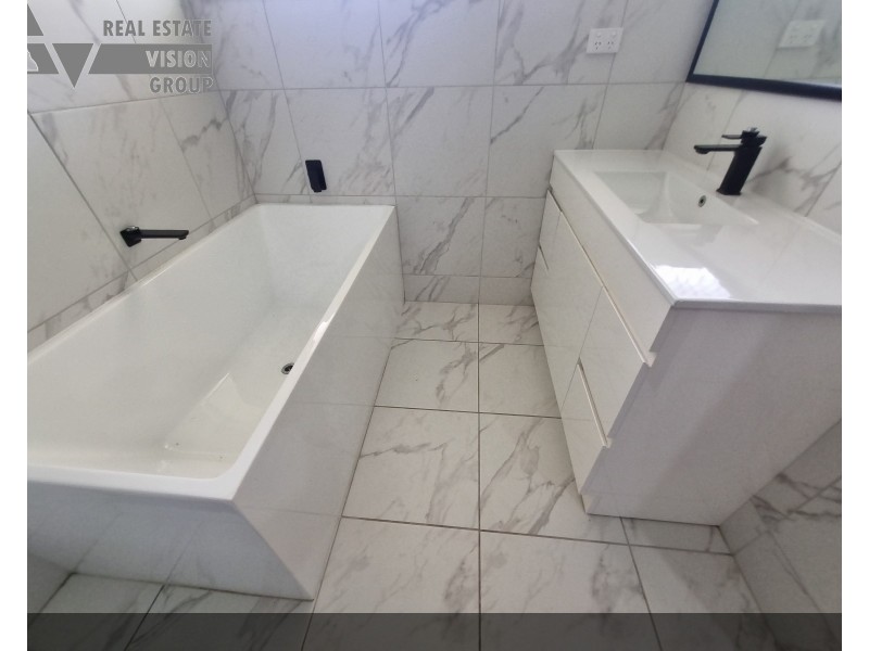 24 Birt St, Blackwater QLD 4717