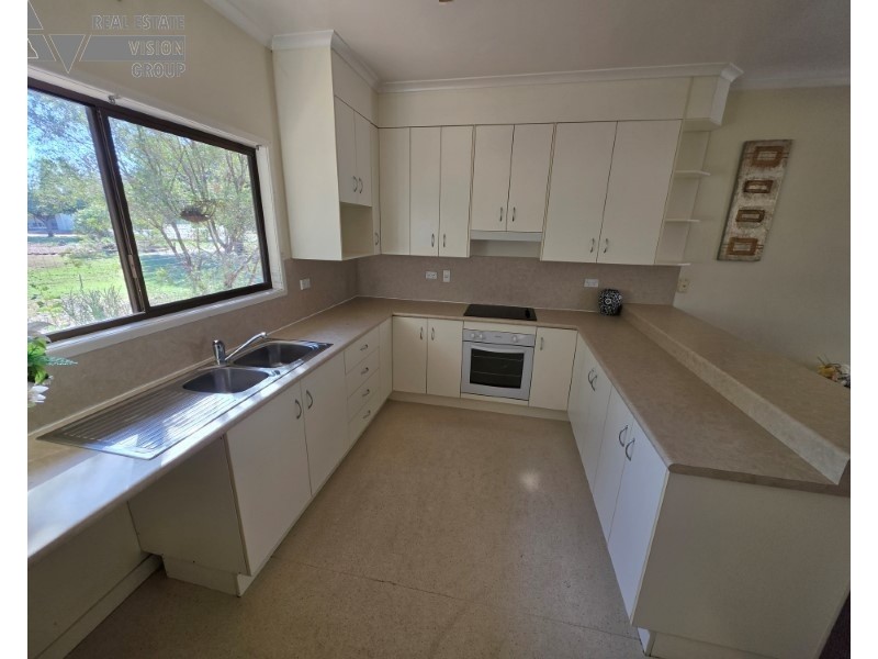28 Hibiscus Crescent, Blackwater QLD 4717