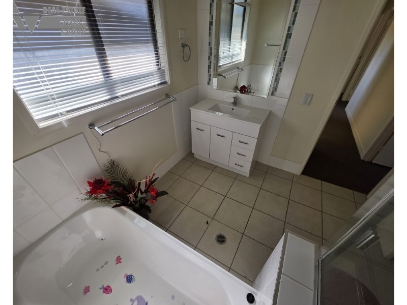 28 Hibiscus Crescent, Blackwater QLD 4717