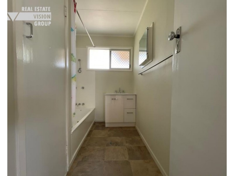 7 Boonery St, Blackwater QLD 4717