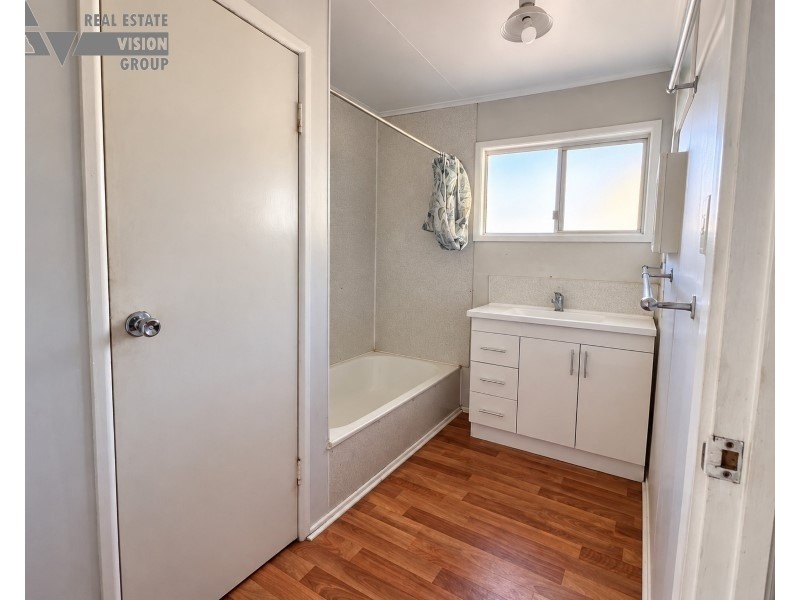 2 Yeates Avenue, Blackwater QLD 4717
