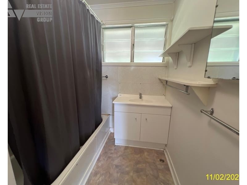 24 Long Street, Blackwater QLD 4717
