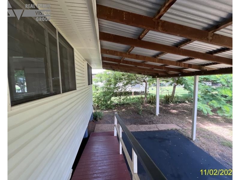 24 Long Street, Blackwater QLD 4717