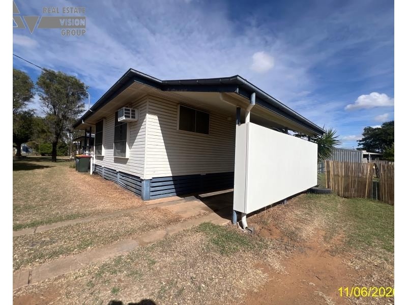 24 Long Street, Blackwater QLD 4717