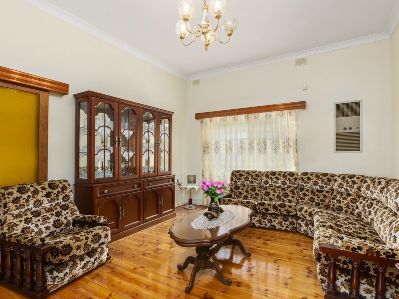 9 Attrill Ave, Hilton SA 5033