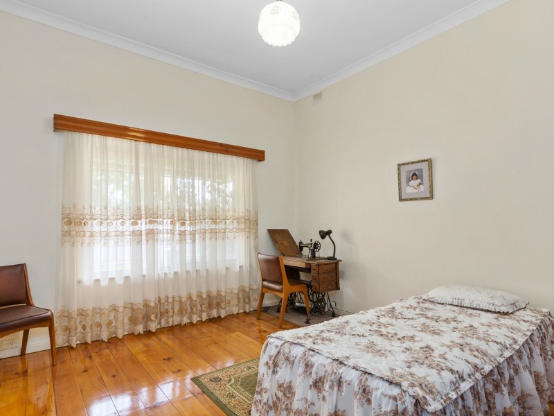 9 Attrill Ave, Hilton SA 5033