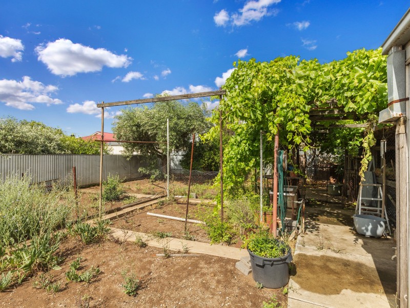 9 Attrill Ave, Hilton SA 5033