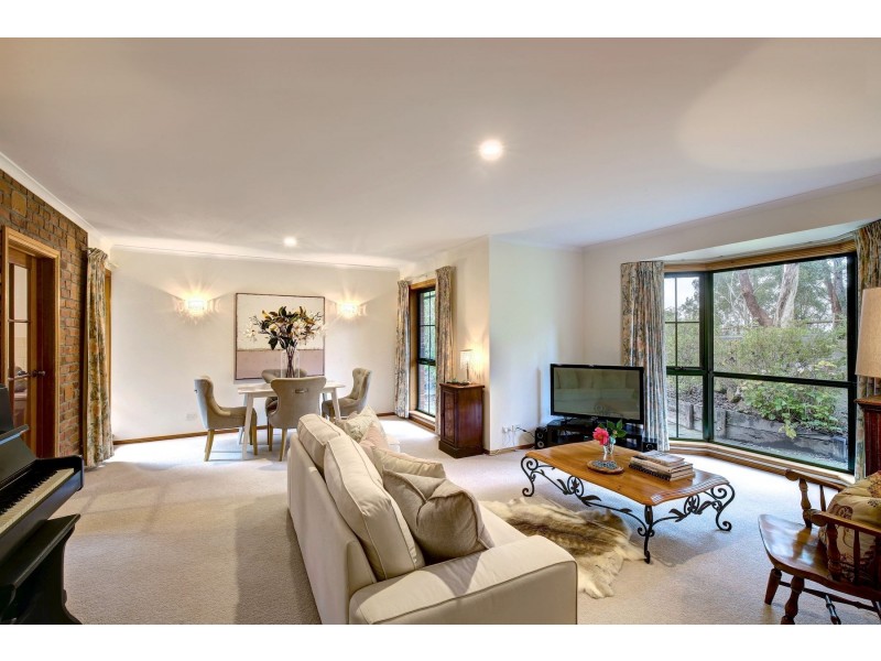 108 Cave Avenue, Bridgewater SA 5155