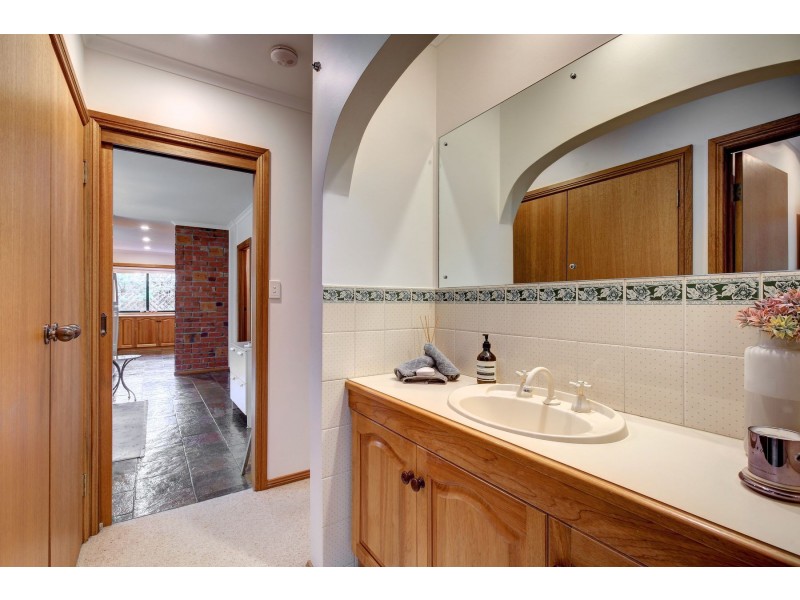 108 Cave Avenue, Bridgewater SA 5155