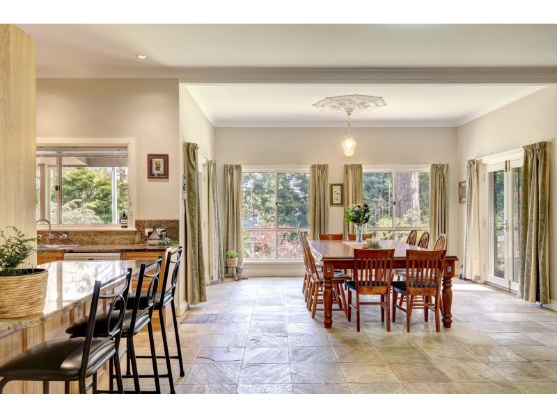 16 Ayers Hill Road, Stirling SA 5152