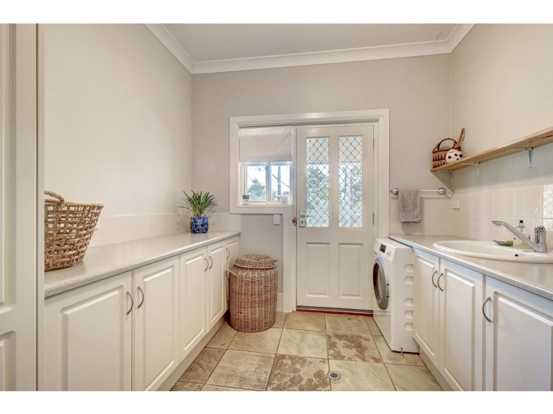 16 Ayers Hill Road, Stirling SA 5152