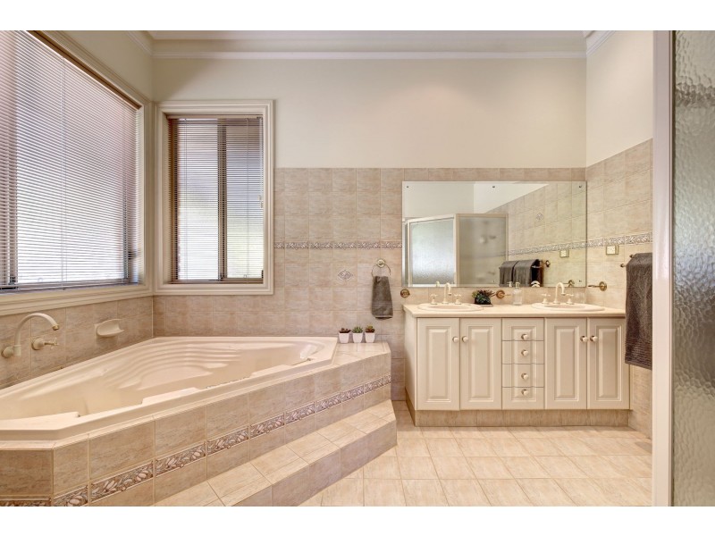 146 Burnbank Way, Mount Barker SA 5251