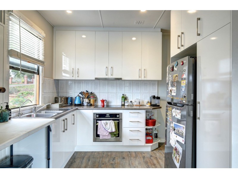 1 Peake Avenue, Stirling SA 5152