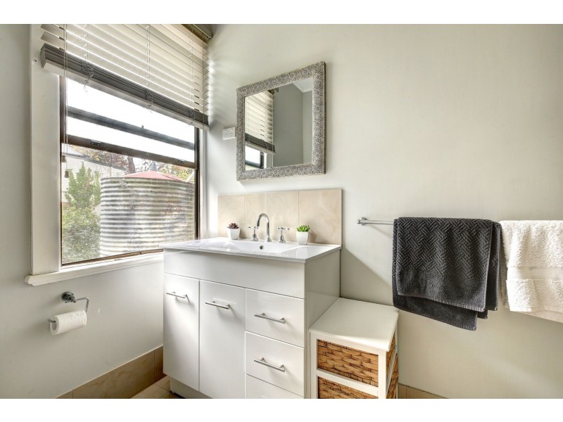 1 Peake Avenue, Stirling SA 5152