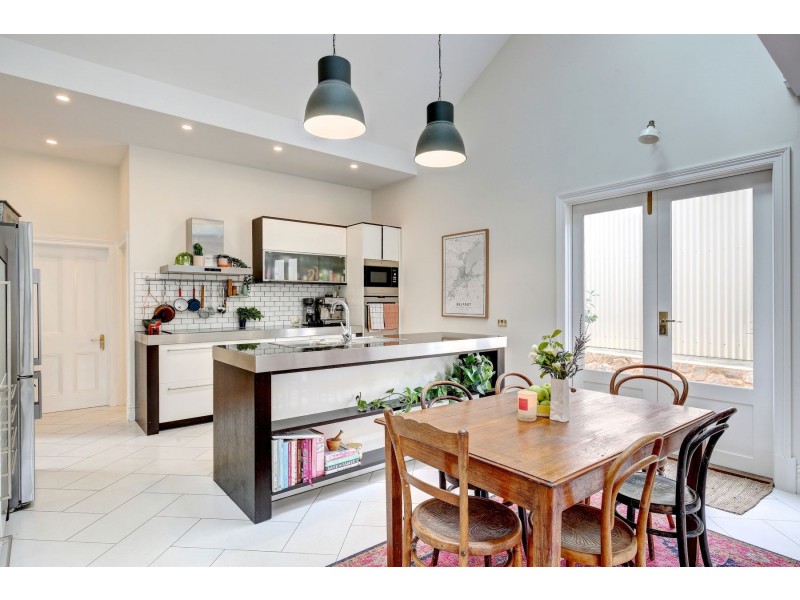 4 Second Avenue, Bridgewater SA 5155