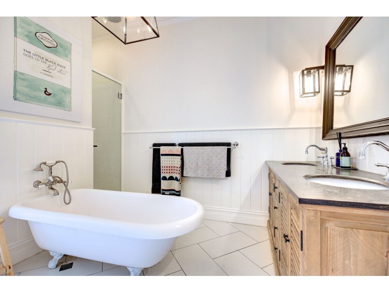 4 Second Avenue, Bridgewater SA 5155