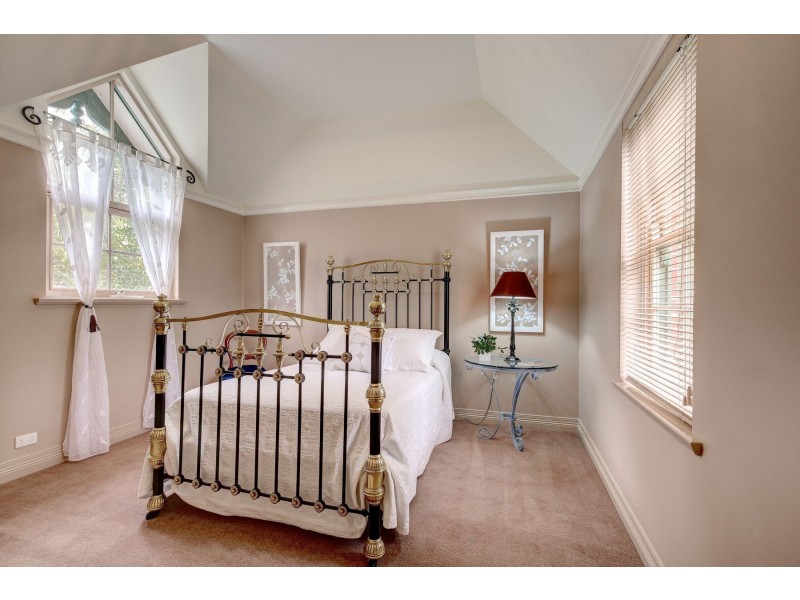 7 Sturt Valley Road, Stirling SA 5152