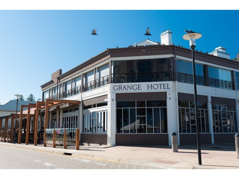 4 Charles Sturt Avenue, Grange SA 5022