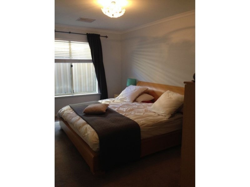 9 Mallacoota Place, West Lakes Shore SA 5020