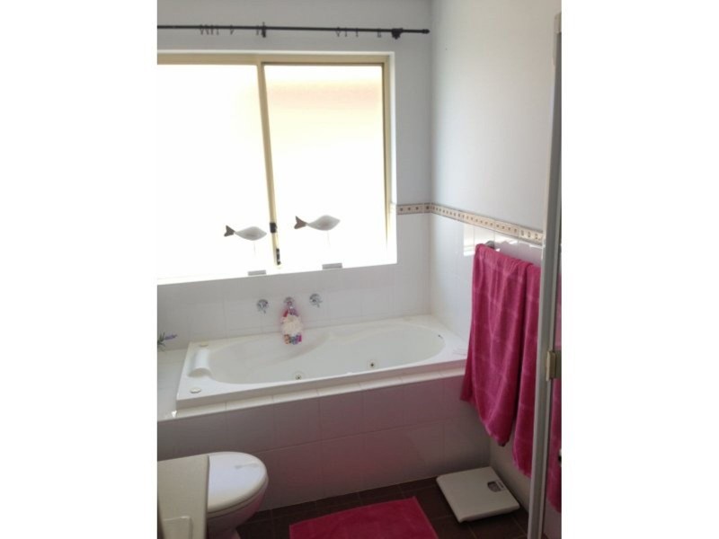 9 Mallacoota Place, West Lakes Shore SA 5020