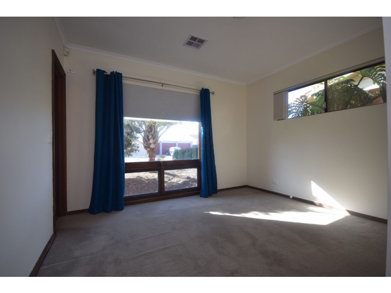 21 Newcombe Avenue, West Lakes Shore SA 5020