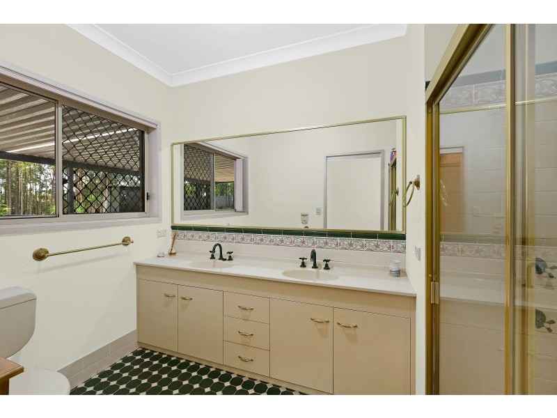 2 Parkridge Drive, Jilliby NSW 2259