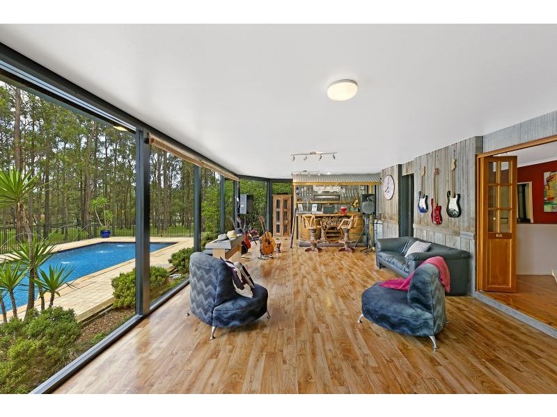 2 Parkridge Drive, Jilliby NSW 2259