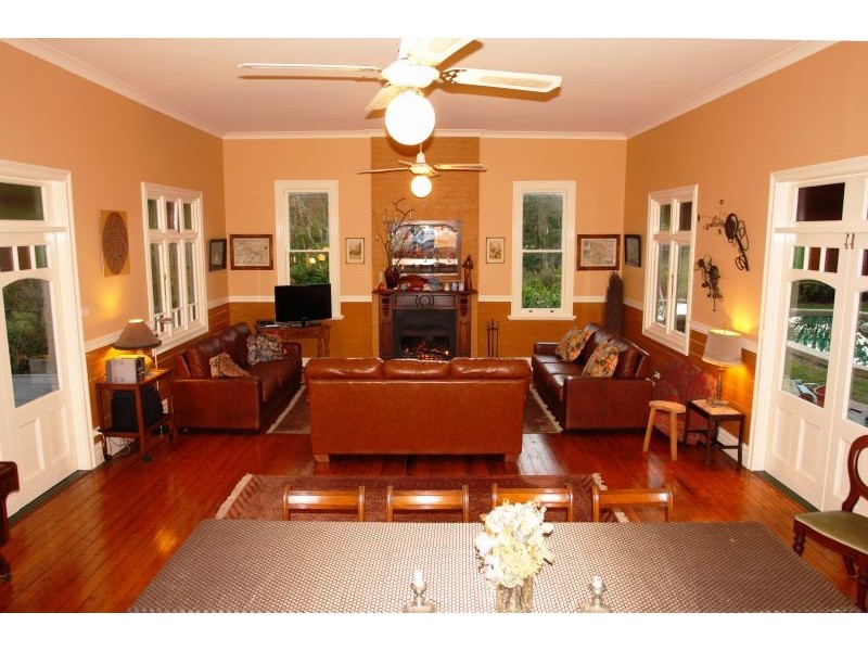 42 Hills Lane, Yarramalong NSW 2259