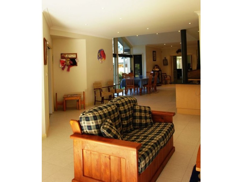 7 Crestwood Road, Jilliby NSW 2259