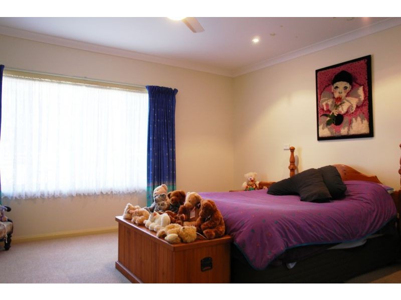 7 Crestwood Road, Jilliby NSW 2259